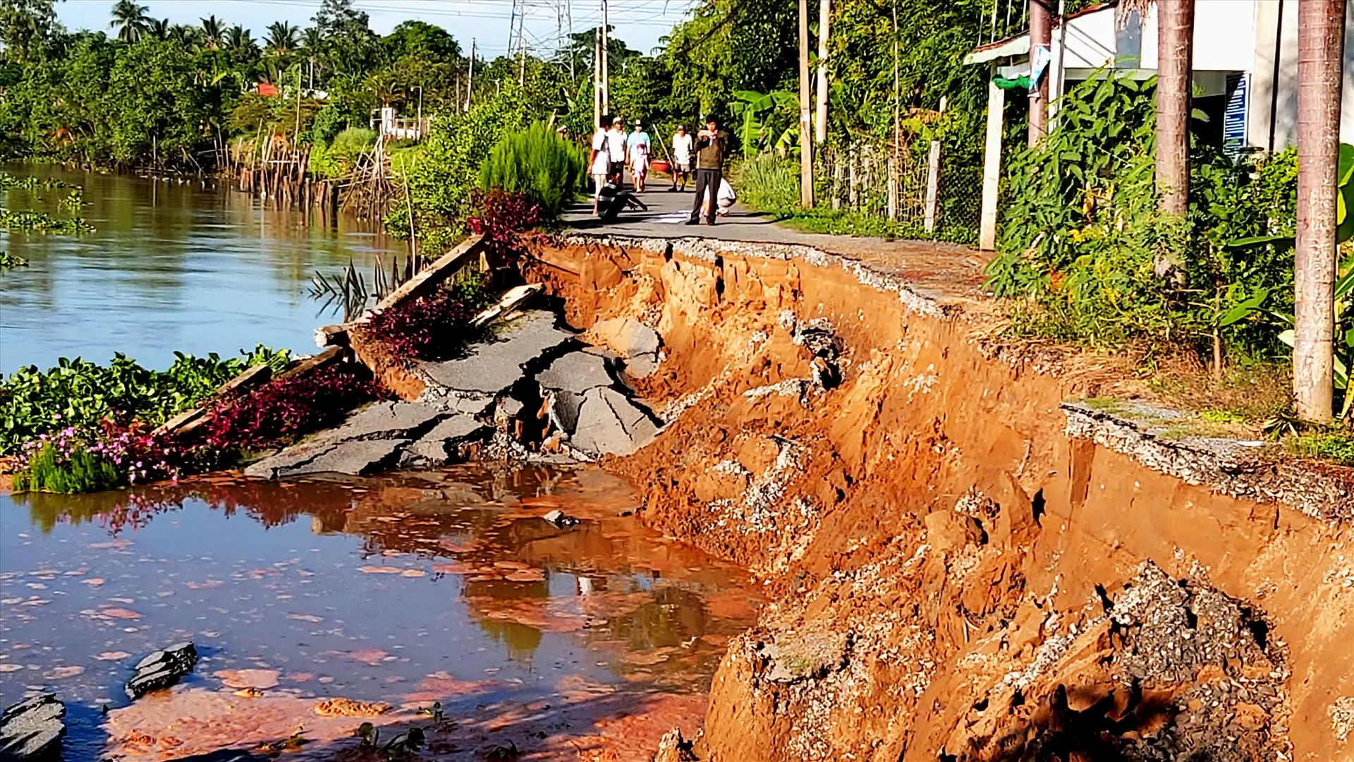 Nguyên nhân sạt lở đất