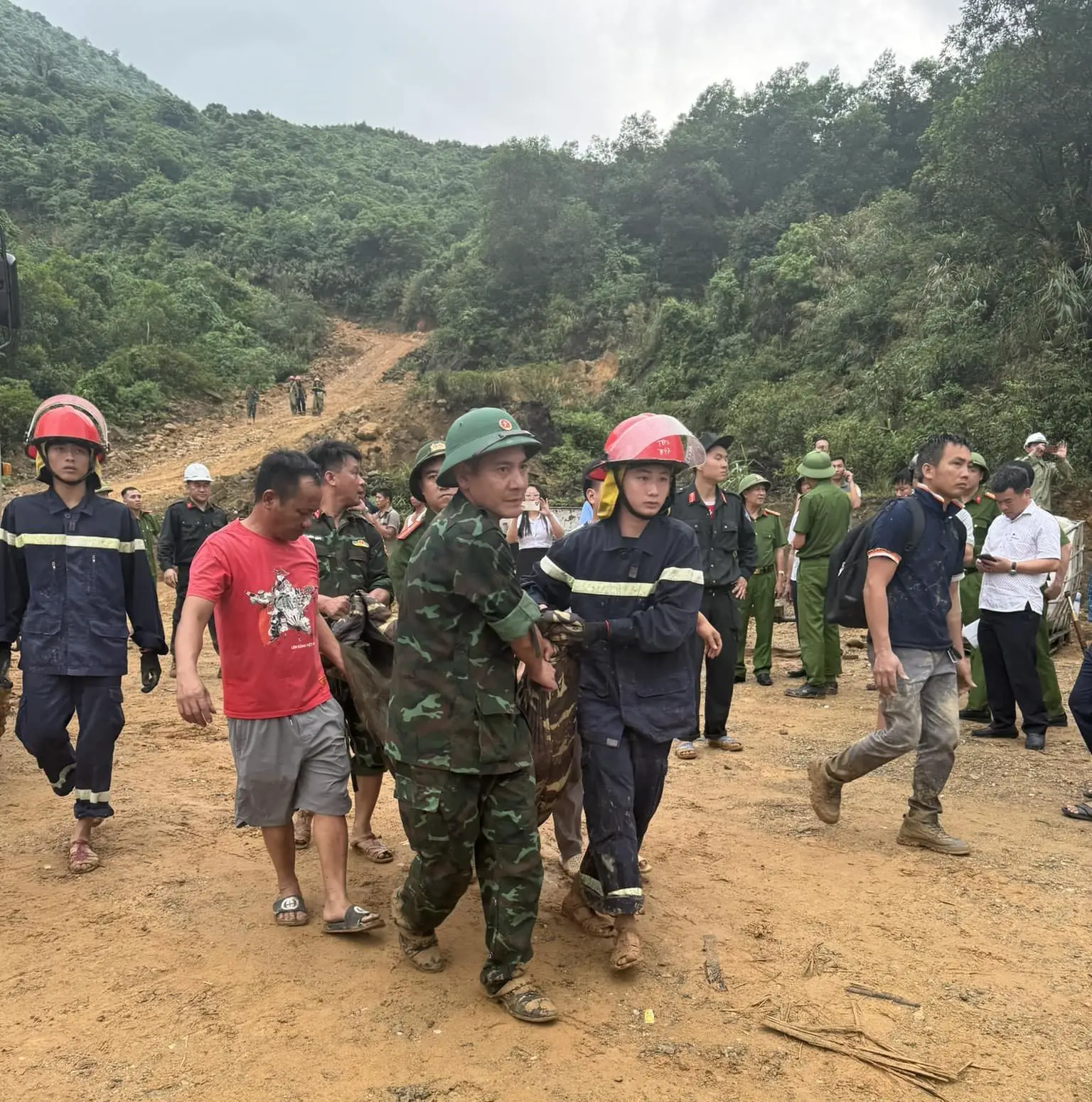 Nguyên nhân sạt lở đất và cách làm bờ kè sông giá rẻ.