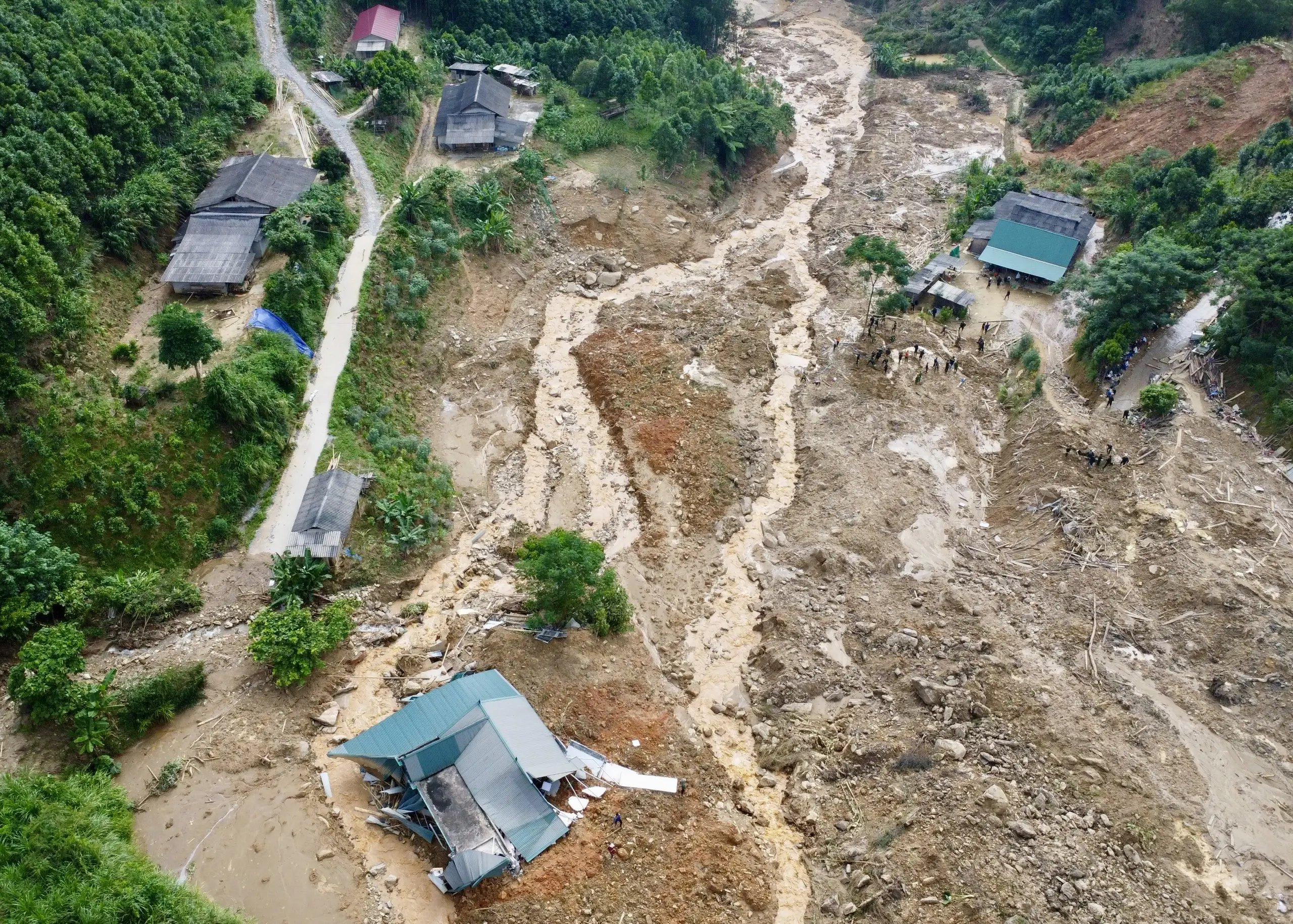 Đất Chảy Là Gì ? Hiểu Rõ Về Hiện Tượng Tự Nhiên Này Và Những Ảnh Hưởng Đến Cuộc Sống Đất Chảy Là Gì ? Hiểu Rõ Về Hiện Tượng Tự Nhiên Này Và Những Ảnh Hưởng Đến Cuộc Sống