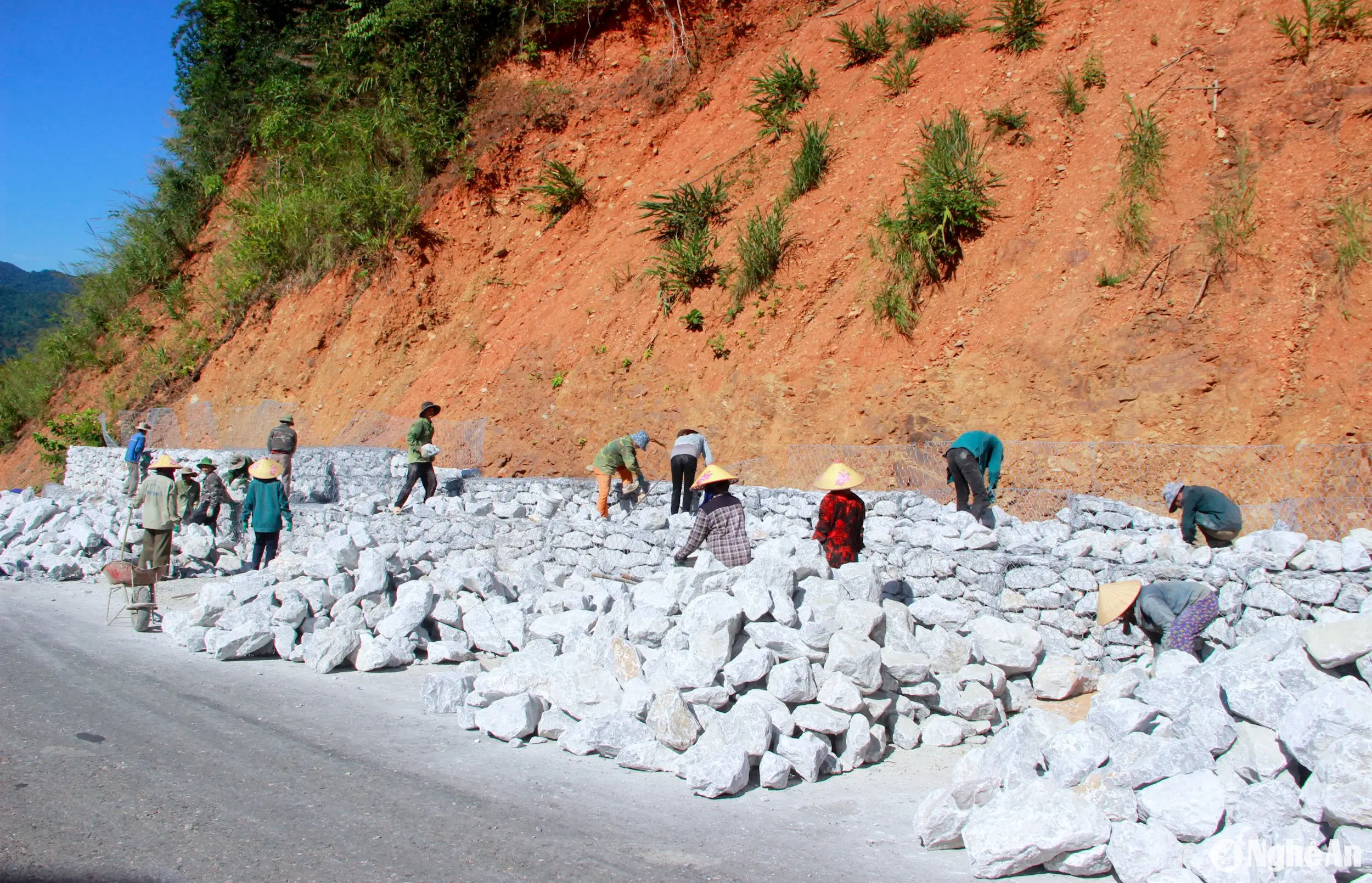 Đất Chảy Là Gì ? Hiểu Rõ Về Hiện Tượng Tự Nhiên Này Và Những Ảnh Hưởng Đến Cuộc Sống Đất Chảy Là Gì ? Hiểu Rõ Về Hiện Tượng Tự Nhiên Này Và Những Ảnh Hưởng Đến Cuộc Sống