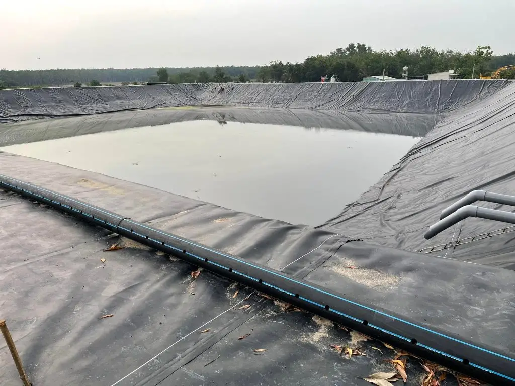 Bạt HDPE lót hồ nuôi tôm giá bao nhiêu?