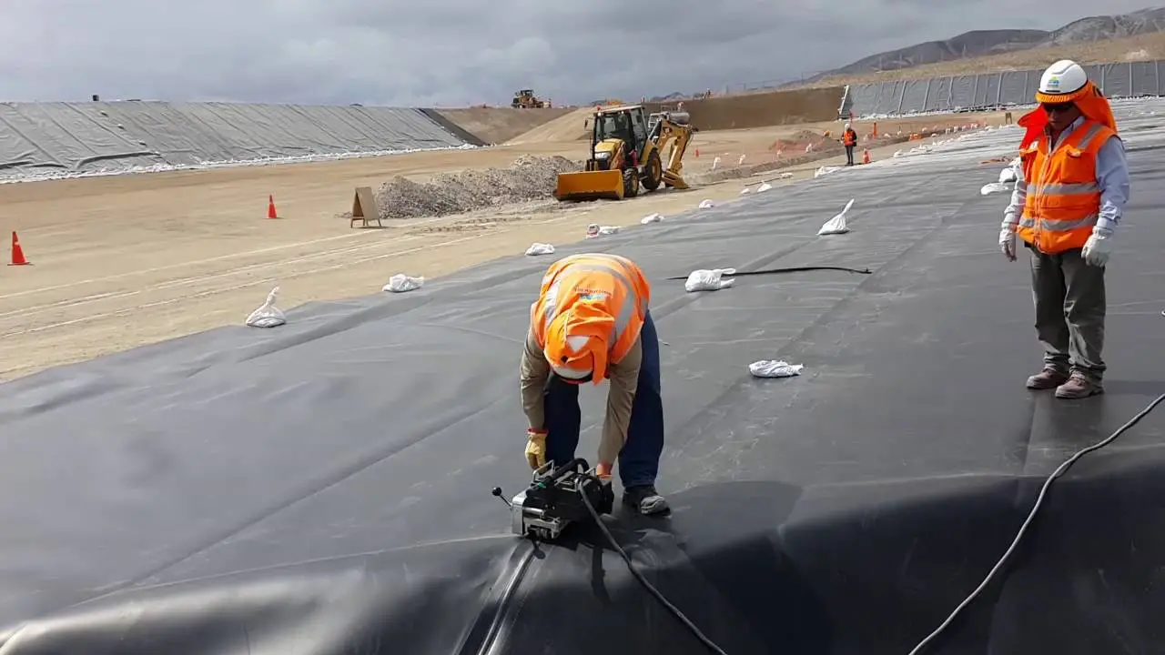 Bạt HDPE 0.3 mm giá bao nhiêu?