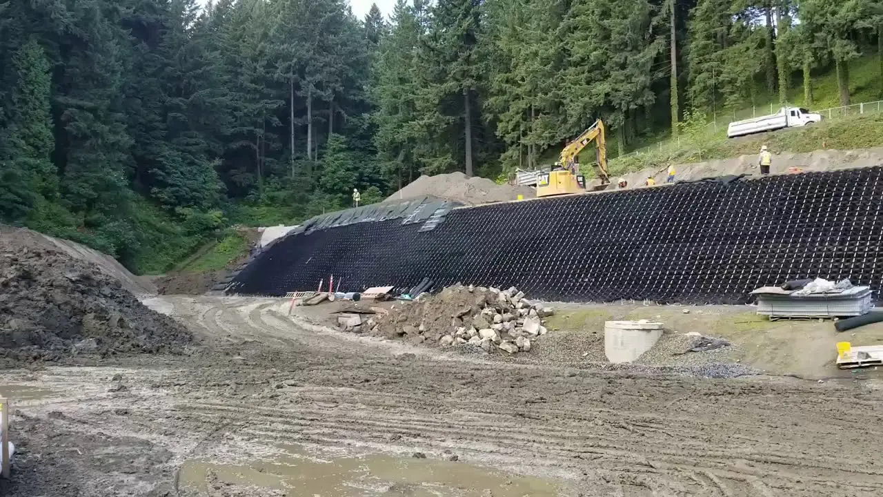 Gia Cố Mái Taluy Bằng Vải Địa Kỹ Thuật 14 Gia Cố Mái Taluy Bằng Vải Địa Kỹ Thuật Giải Pháp Hiện Đại Bảo Vệ Môi Trường và Xây Dựng Bền Vững