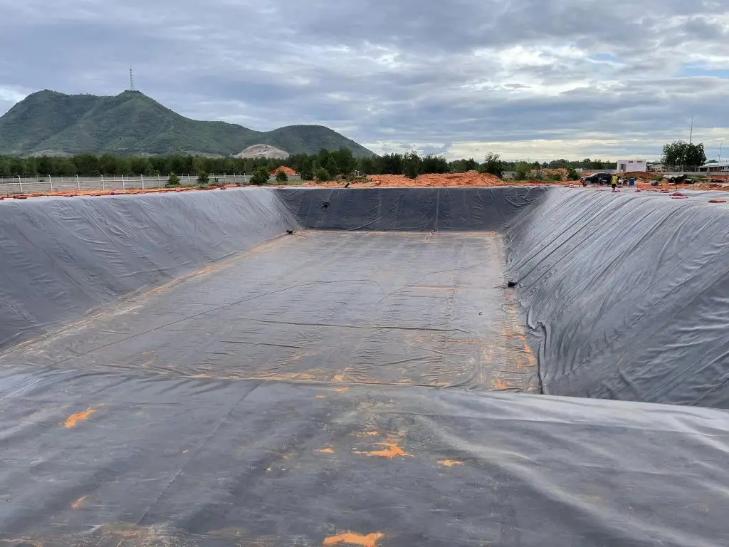 Thi Công Bạt Lót Hồ Giải Pháp Hiện Đại Cho Nuôi Trồng Thủy Sản Bền Vững