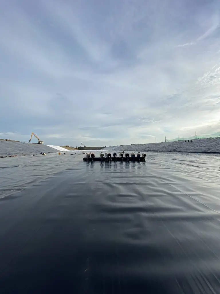 Màng chống thấm HDPE GSE LL - Giải pháp tối ưu cho hệ thống xử lý nước thải đô thị hiện đại 8 Màng chống thấm HDPE GSE LL - Giải pháp tối ưu cho hệ thống xử lý nước thải đô thị hiện đại