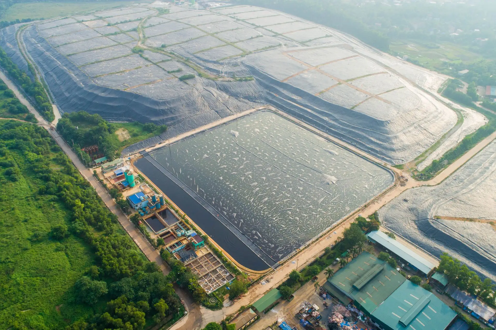 Màng chống thấm HDPE GSE LL - Giải pháp tối ưu cho hệ thống xử lý nước thải đô thị hiện đại 11 Màng chống thấm HDPE GSE LL - Giải pháp tối ưu cho hệ thống xử lý nước thải đô thị hiện đại