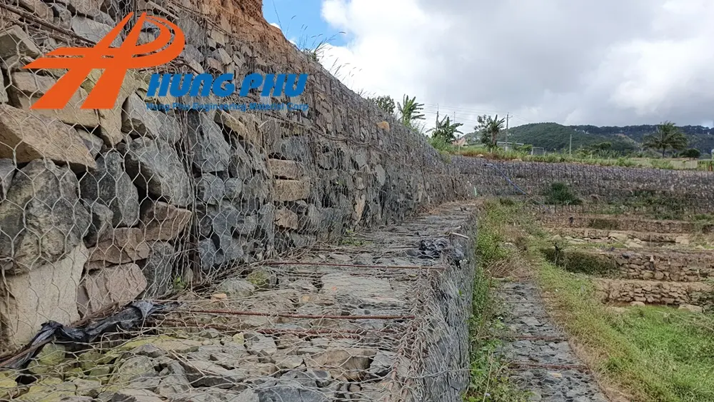 Thi công rọ đá Nghệ thuật kiến tạo bền vững - Bảo vệ thiên nhiên