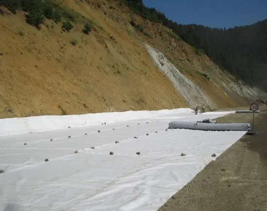 Biện Pháp Trải Vải Địa Kỹ Thuật - Nền Móng Vững Chãi Cho Công Trình Bền Vững