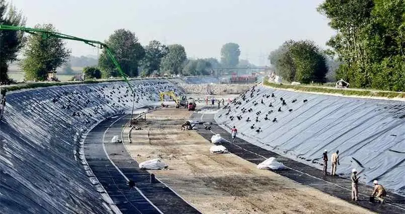 Bạt HDPE Là Gì - Giải Pháp Vàng Cho Nông Nghiệp  Xây Dựng Bền Vững