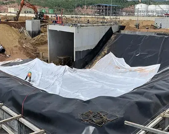 Thi Công Màng HDPE - Bí Quyết Vàng Cho Công Trình Bền Vững