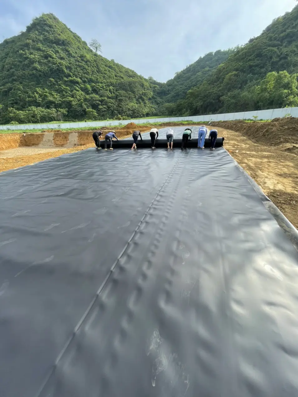 Thi Công Màng HDPE - Bí Quyết Vàng Cho Công Trình Bền Vững