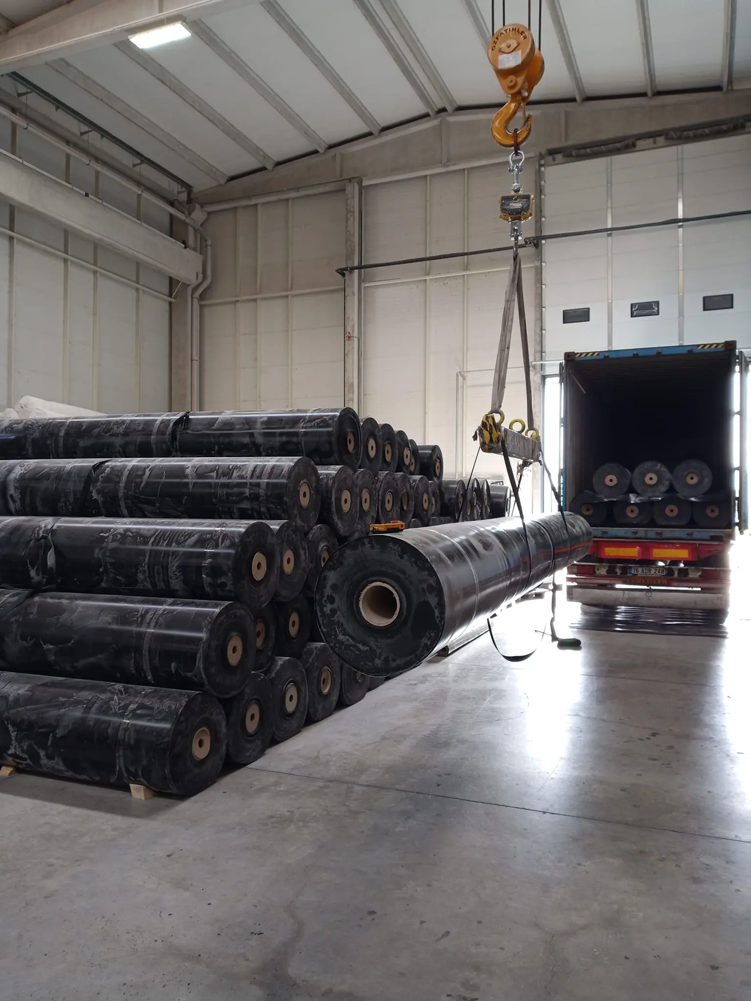 Bạt HDPE Khổ 10m - Giải Pháp Vượt Trội Cho Mọi Ngành 14 Bạt HDPE Khổ 10m - Giải Pháp Vượt Trội Cho Mọi Ngành