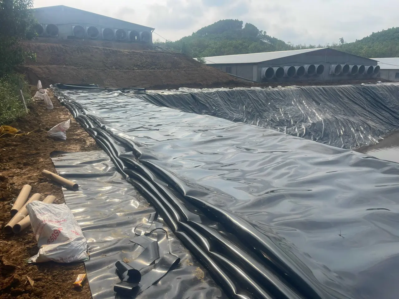 Bạt HDPE 0.5mm - “Lá Chắn Vàng” Đa Năng Cho Mọi Công Trình