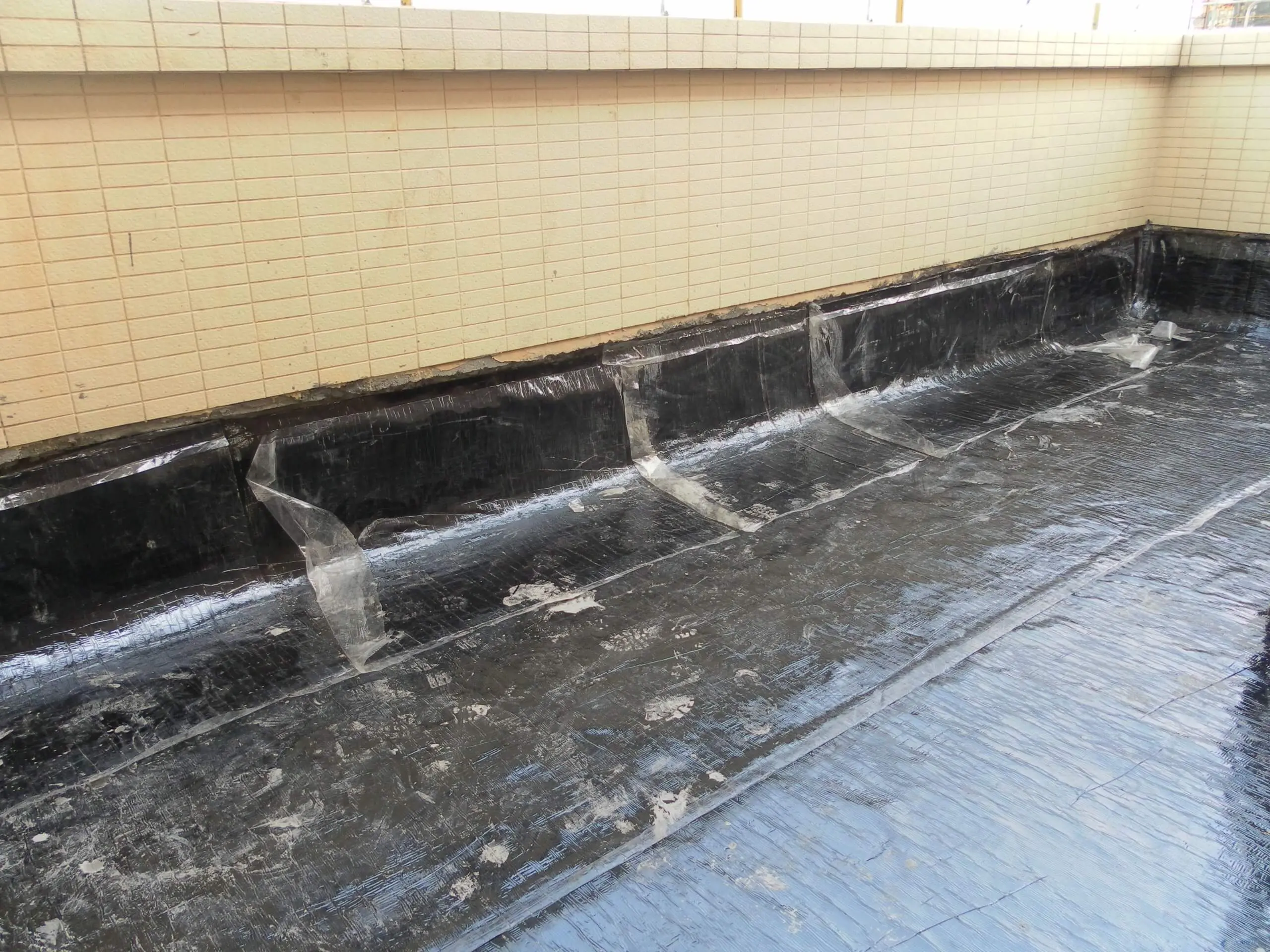 Màng Chống Thấm Tự Dính HDPE - Giải Pháp Vàng Cho Mọi Công Trình