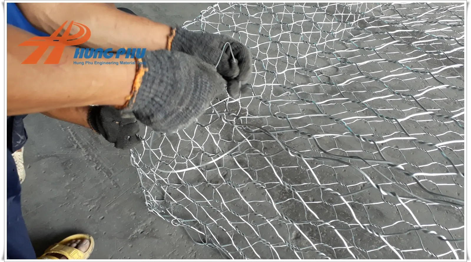 So Sánh Rọ Đá Bọc Nhựa PVC vs Mạ Kẽm - Chọn Giải Pháp Nào Cho Công Trình Bền Vững?