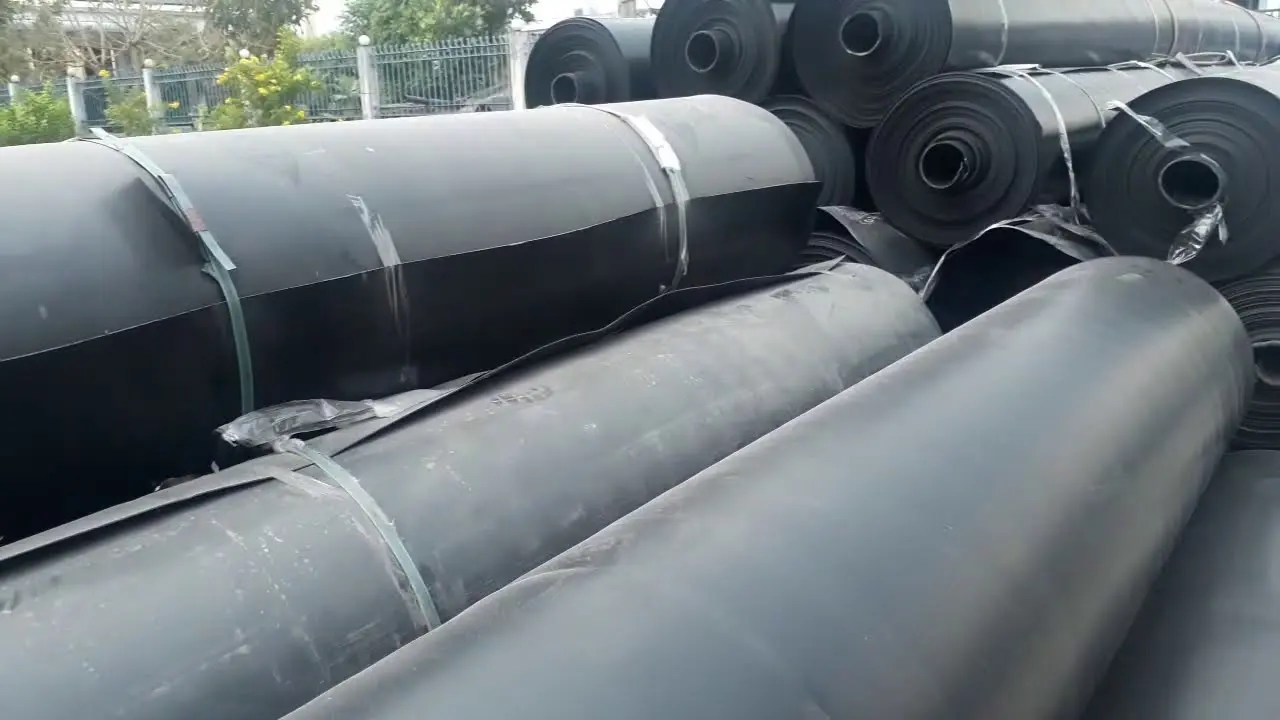 Thông số màng chống thấm HDPE - Bí Quyết Chọn Lựa Vật Liệu Hoàn Hảo Cho Công Trình