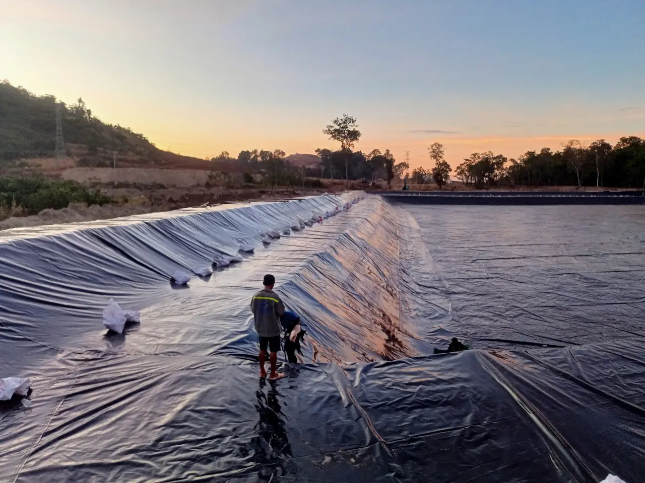 Mua Bạt HDPE - Giải Pháp Vàng Cho Mọi Công Trình - Chọn Sao Cho Đúng?