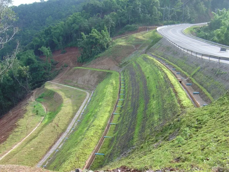 Yêu cầu về vật liệu của lưới lục giác xoắn kép cho tường chắn