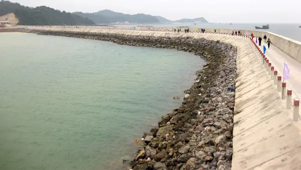 Địa Kỹ Thuật Đê Chắn Sóng - Giải Pháp Bảo Vệ Bờ Biển Bền Vững