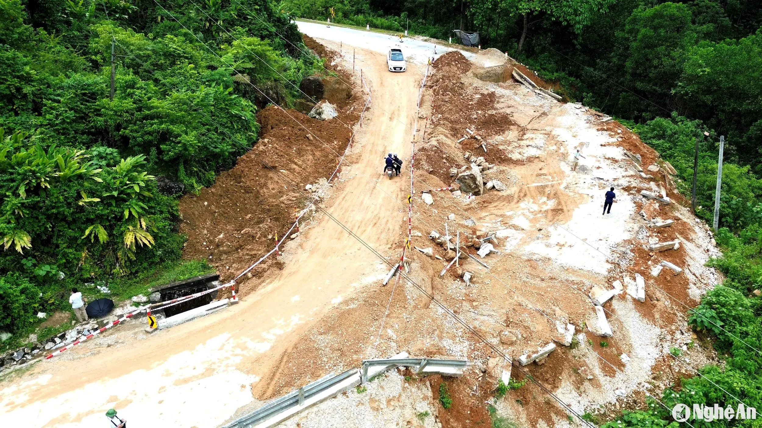 Rọ đá chống sụt trượt mái dốc - Giải pháp Xanh cho Công trình Bền vững