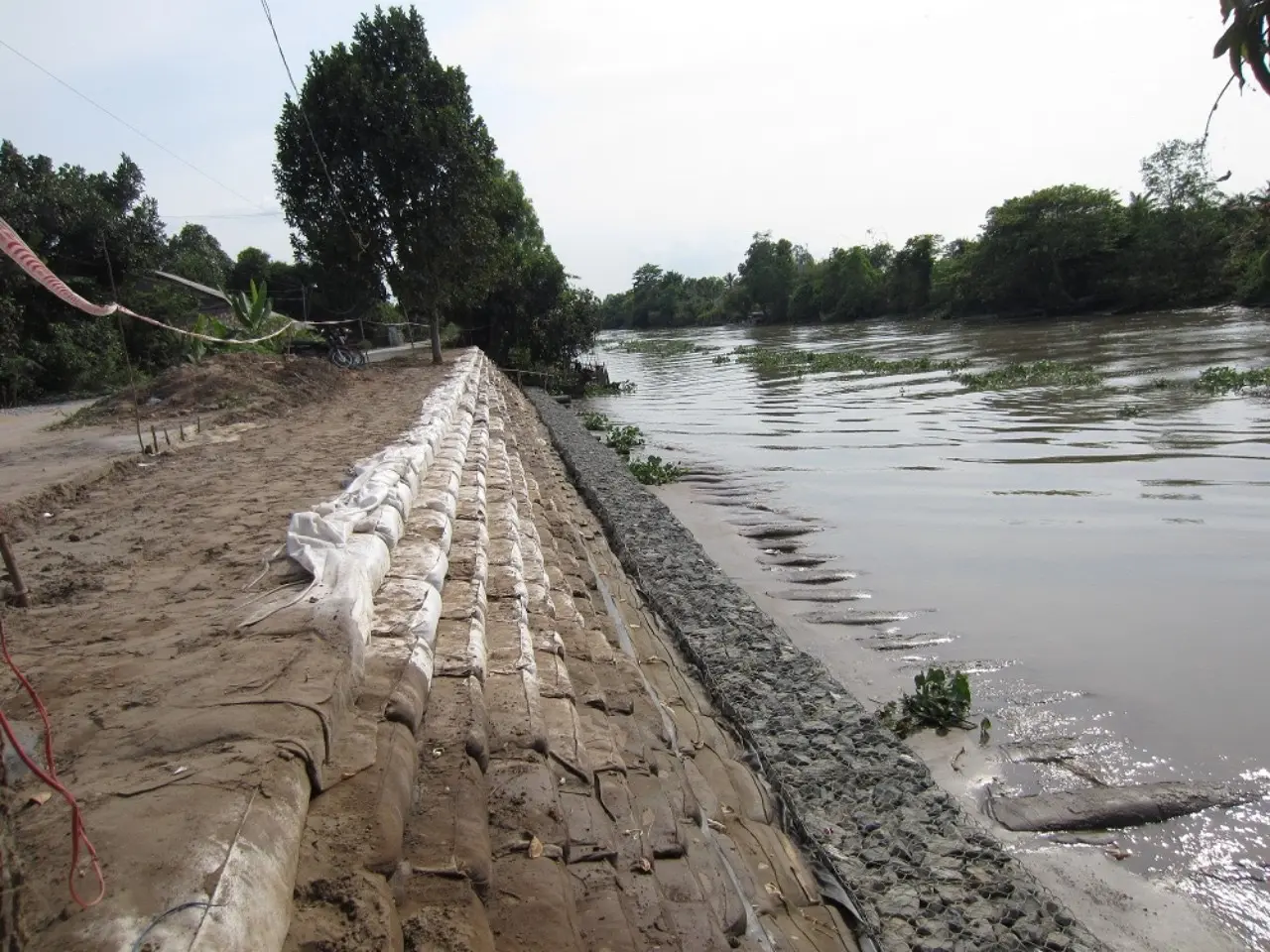 Ống Địa Kỹ Thuật - Giải Pháp Xanh Chống Xói Lở Bờ Sông