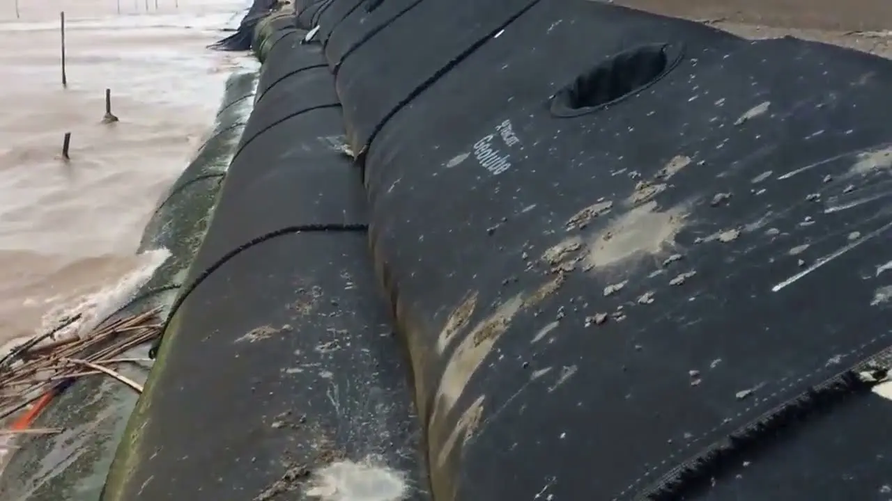 Ống Địa Kỹ Thuật - Giải Pháp Xanh Chống Xói Lở Bờ Sông