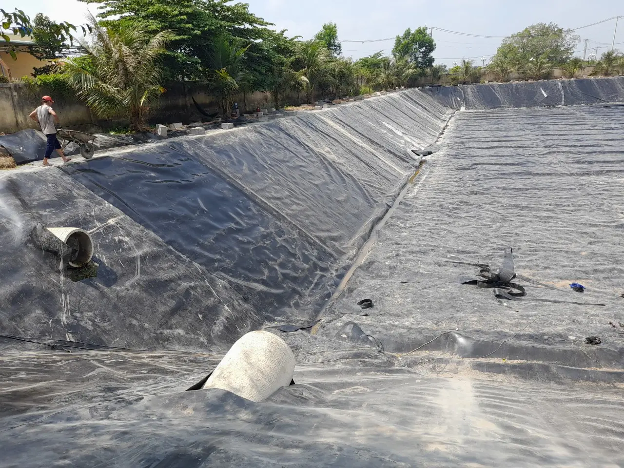 Màng chống thấm HDPE phủ bạt dứa - Giải pháp toàn diện cho công trình