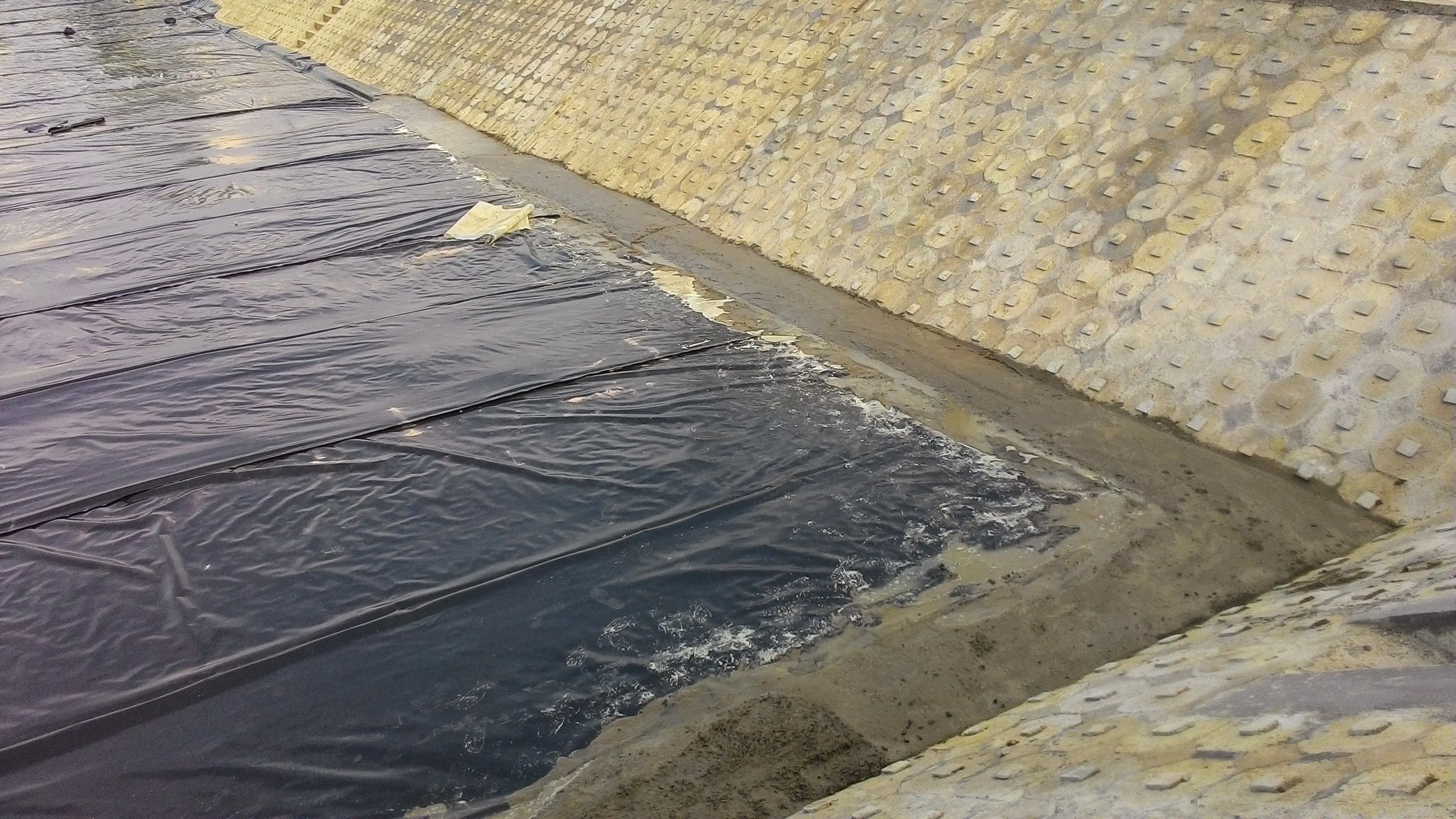 Màng Chống Thấm HDPE - Geoweb HDPE Bảo Vệ Vững Chắc Công Trình