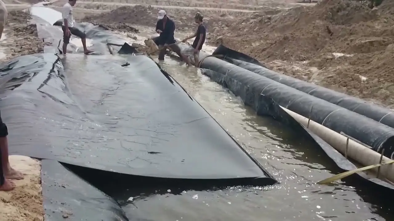 Màng Chống Thấm HDPE Thiết Kế Cho Đập Đất - Giải Pháp Bền Vững