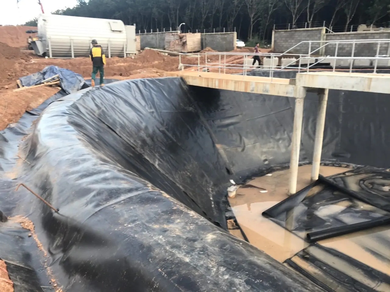 Màng Chống Thấm HDPE Neo Rãnh Vải - Giải Pháp Bền Vững