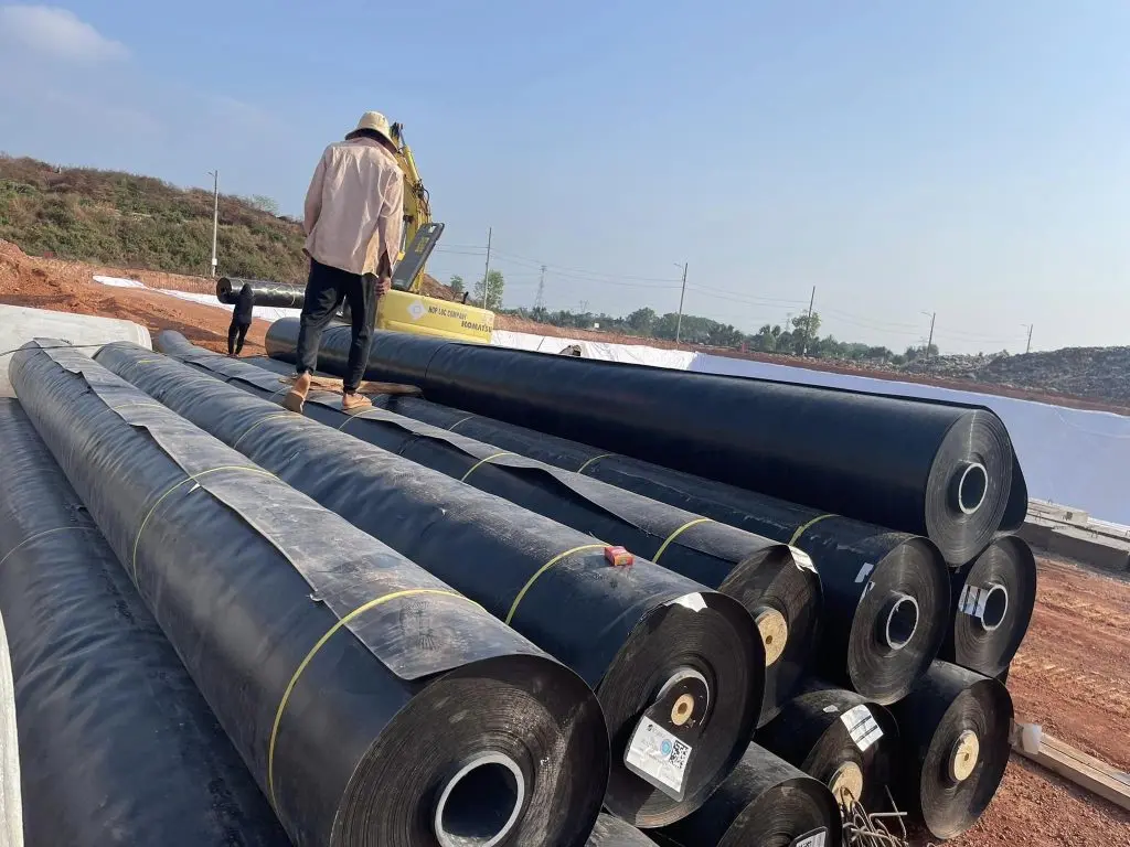Màng Chống Thấm HDPE - Vận Chuyển Đúng Cách, Bền Vững Công Trình