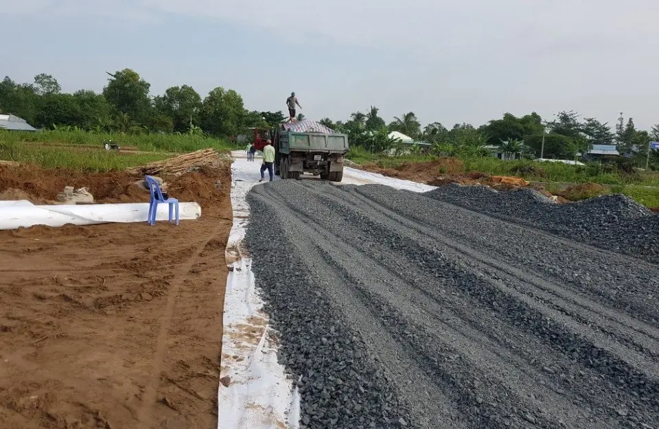 Ứng dụng vải địa kỹ thuật không dệt trong nền đường đắp cao