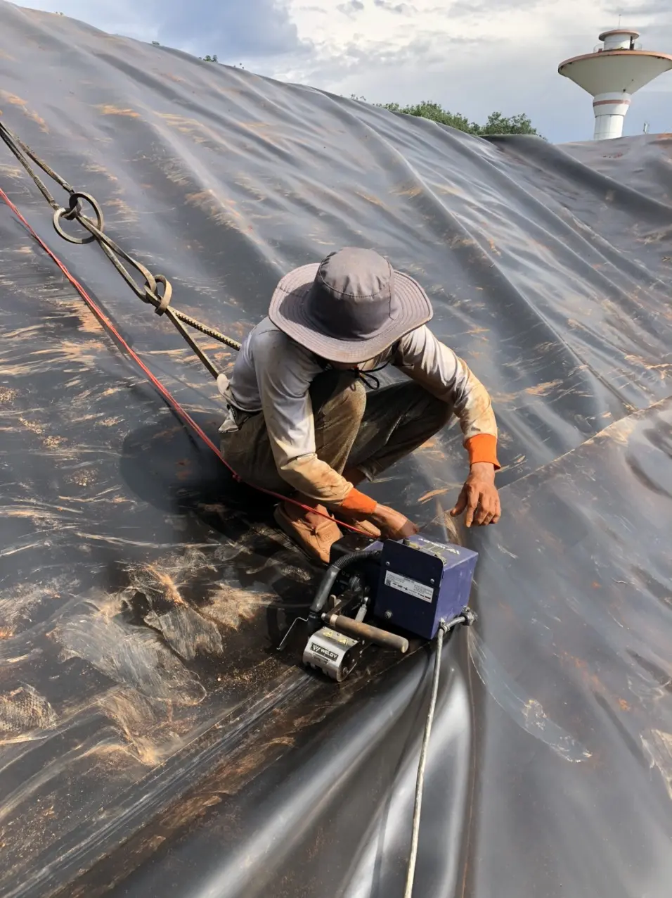 Bạt HDPE Giải Pháp Hàn Nêm Nóng - Ưu Việt Bền Bỉ