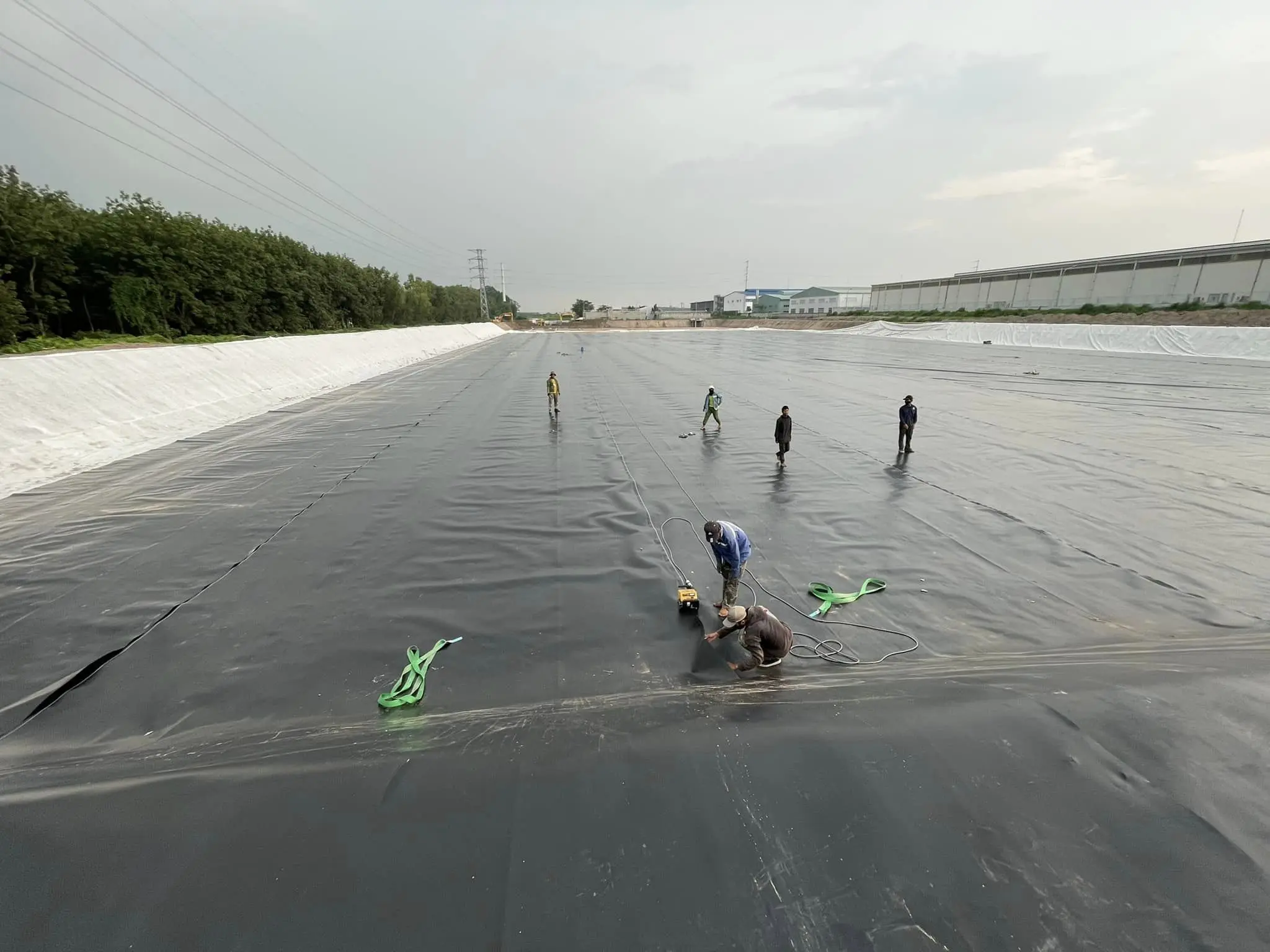 Thi công màng HDPE- Giải pháp Vàng cho Đường Ống Nước Bền Bỉ