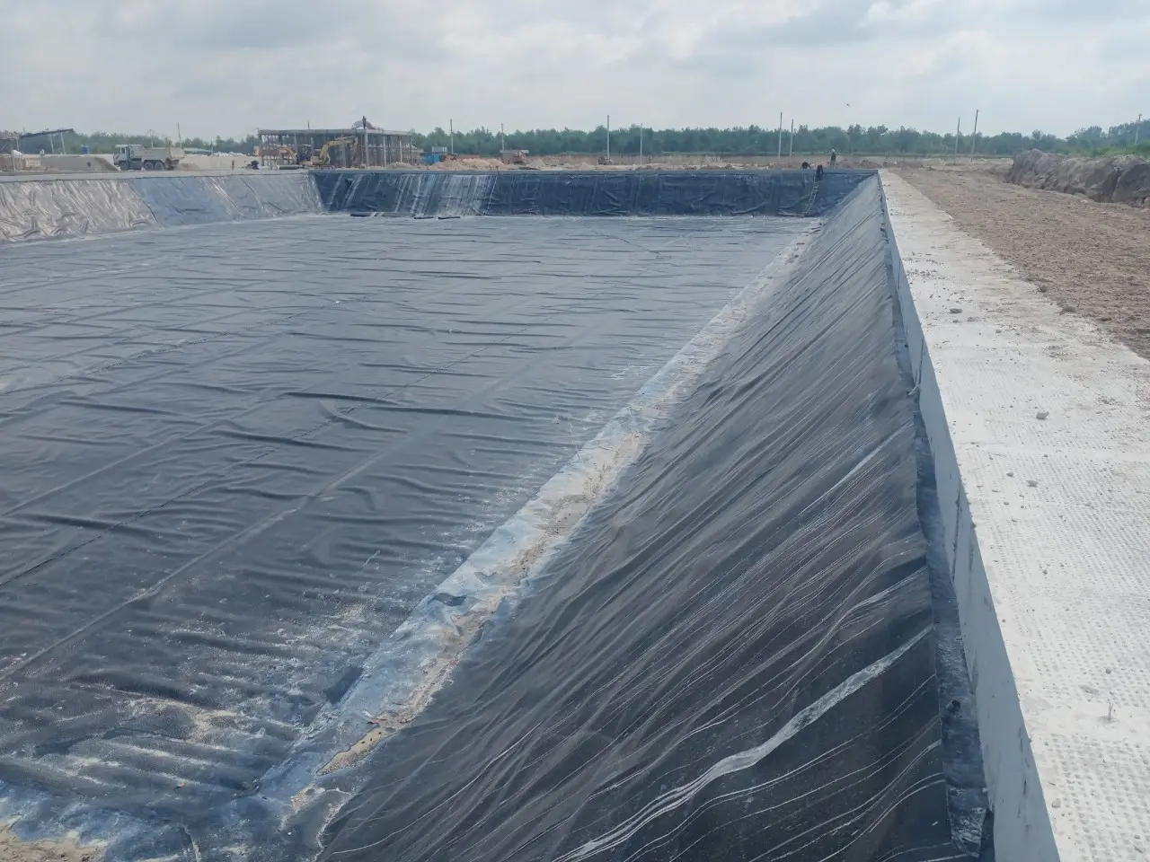 Thi công màng HDPE Liên Kết - Bền Vững Kênh Mương