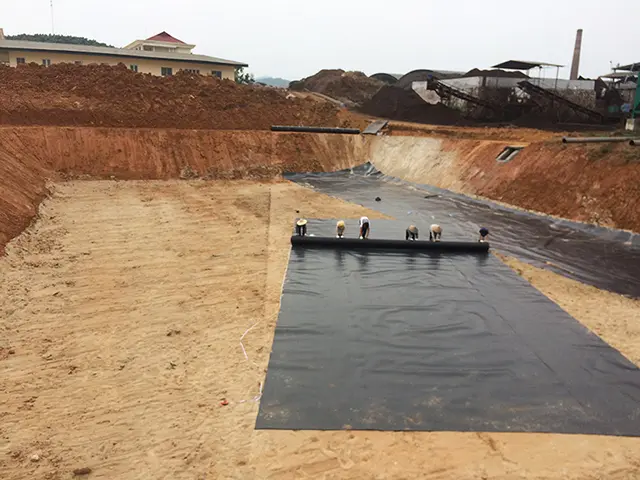 Thi công màng HDPE Liên Kết - Bền Vững Kênh Mương