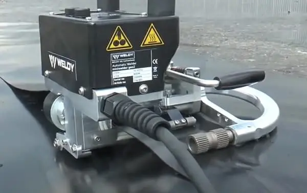 Thi công màng HDPE Nẹp Định Vị - Bền Vững Cho Mọi Công Trình
