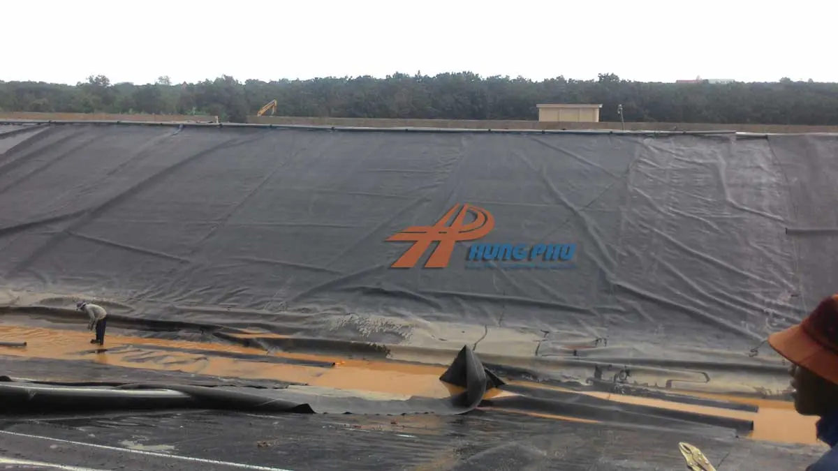 Thi công màng HDPE Nẹp Định Vị - Bền Vững Cho Mọi Công Trình