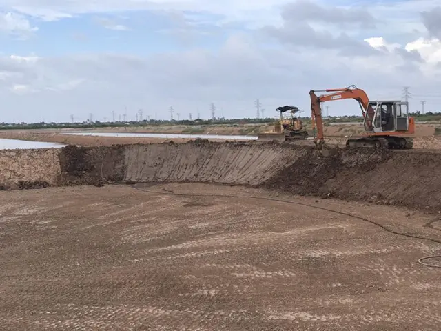 Thi công màng HDPE Nẹp Định Vị - Bền Vững Cho Mọi Công Trình