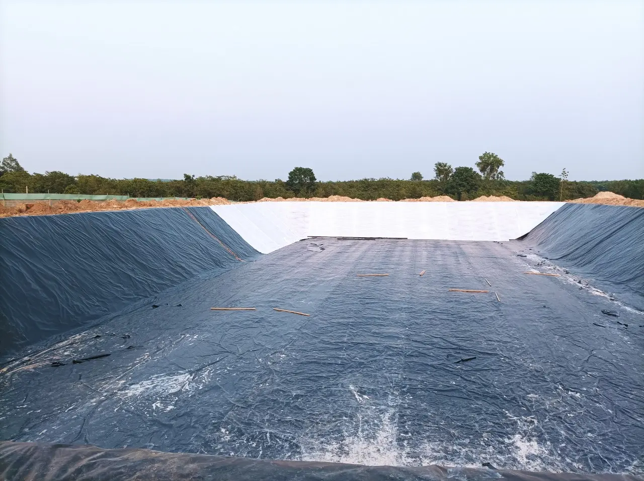 Màng HDPE Ngăn Thẩm Thấu Chất Ô Nhiễm - Giải Pháp Xanh Cho Tương Lai