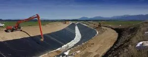 Màng chống thấm HDPE - Giải pháp vàng cho Kênh thủy lợi bền vững