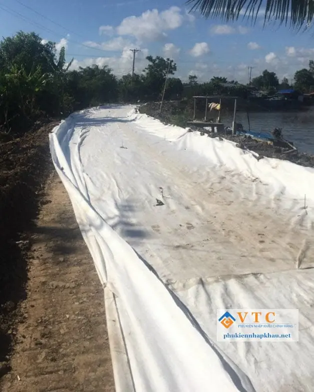 Định hướng bố trí vải địa kỹ thuật không dệt trên mái dốc - Tối ưu hóa thiết kế và thi công cho công trình bền vững