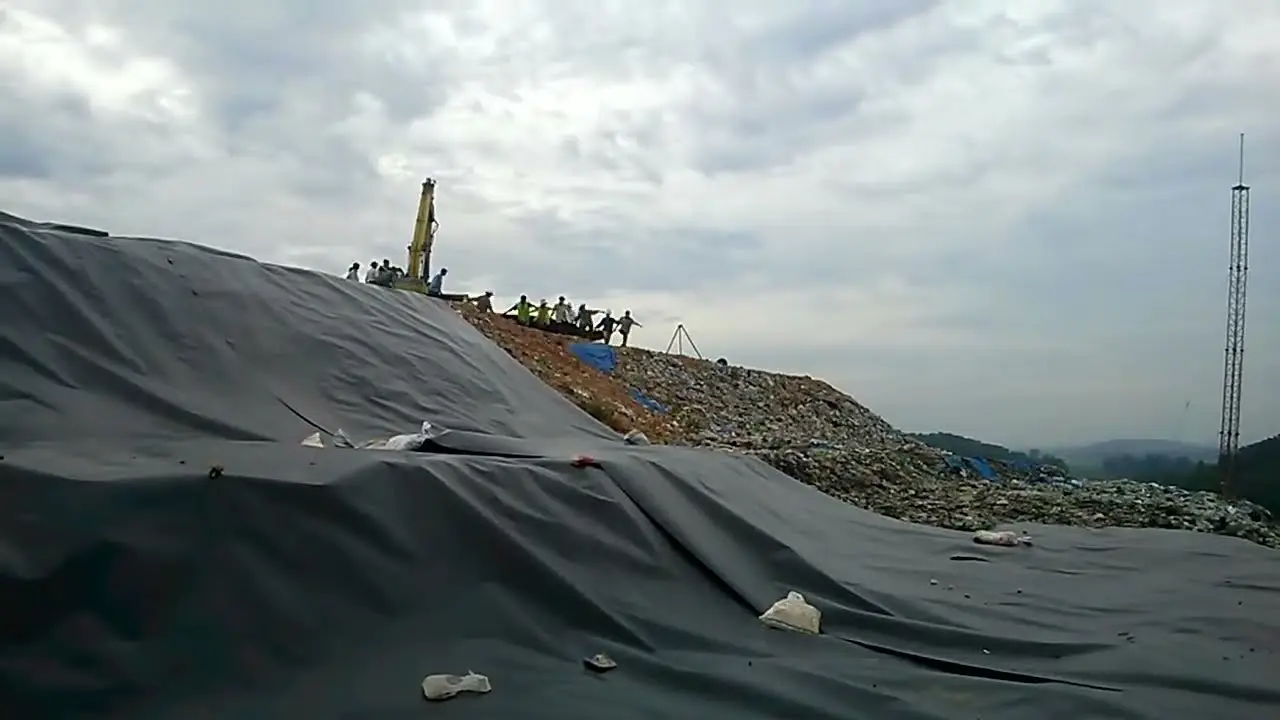 Màng chống thấm HDPE làm bãi rác - Giải pháp bền vững cho quản lý chất thải