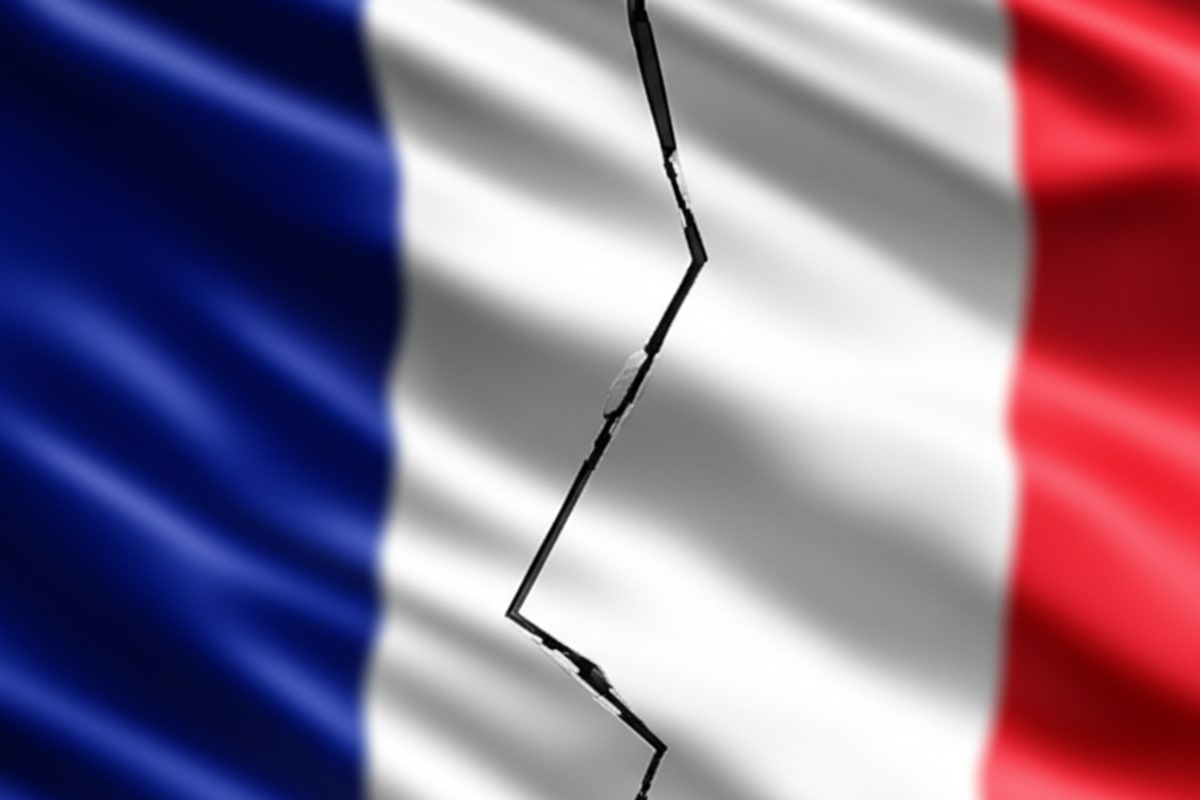 France Plunges Deeper Into Turmoil as PM Quits Just Hours After Cabinet Reveal