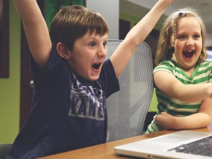 Почему опасно выгадывать в интернет голоса детей