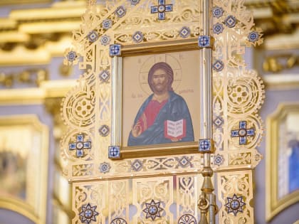 Архиерейское богослужение в день 45-летия священнической хиротонии в кафедральном соборе