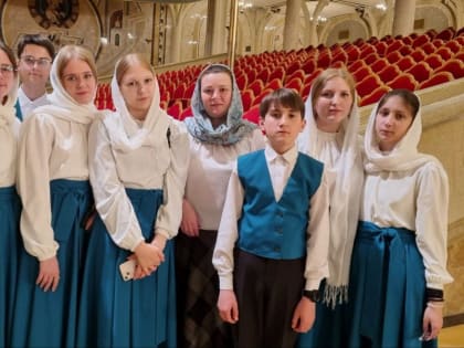 От Ардатовской епархии в сводном хоре за Патриаршим богослужением на Антипасху приняли участие певчие вокального ансамбля «Юность»