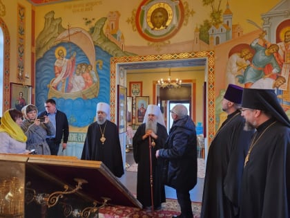 Митрополит Саранский и Мордовский Зиновий вместе с митрополитом Санкт-Петербургским и Ладожским Варсонофием и наместником Свято-Троицкой Александро-Невской Лавры епископом Кронштад