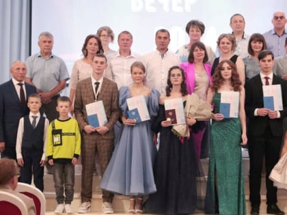 В Кочкуровском районе Мордовии две выпускницы получили медали
