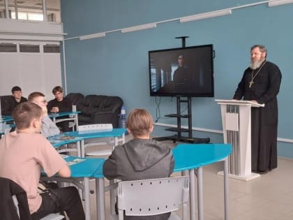 Иерей Владимир Самарин провел беседу со студентами Саранского техникума сферы услуг и промышленных технологий